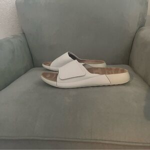Ecco Women’s Cozmo one band slide , bright white New without box.